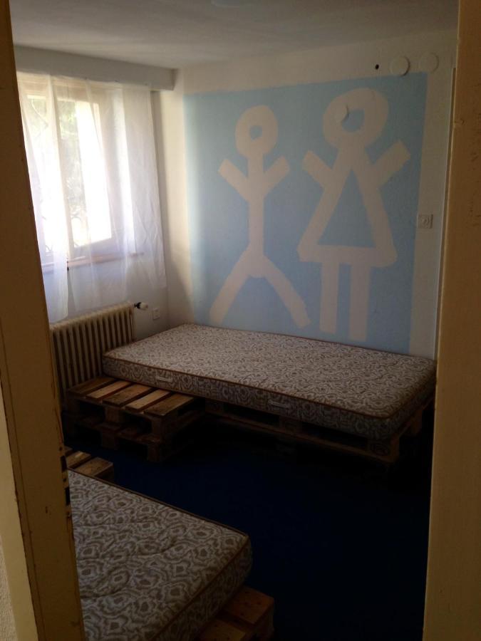 Baselhostel Fullinsdorf Extérieur photo